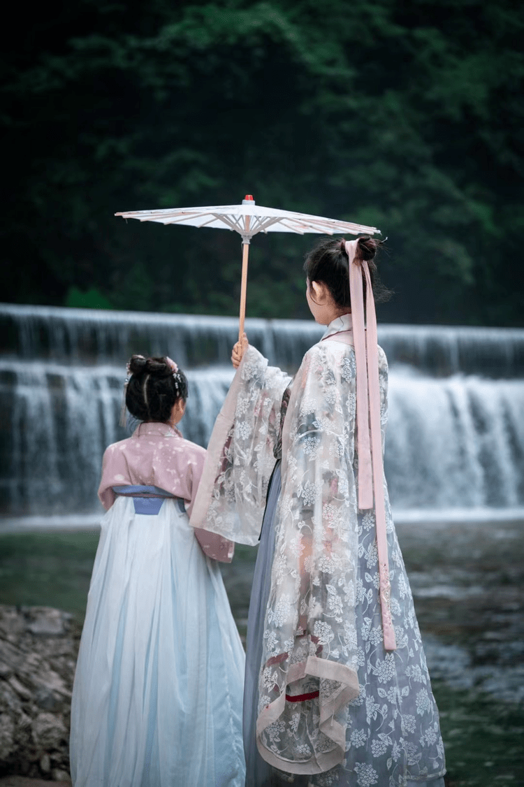 穿着汉服游山玩水光雾山拍照打卡地推荐