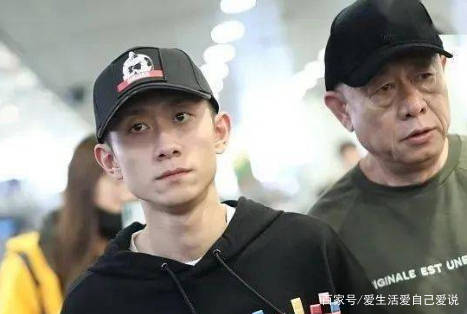 原创张一山父亲终于曝光了网友深藏不漏啊