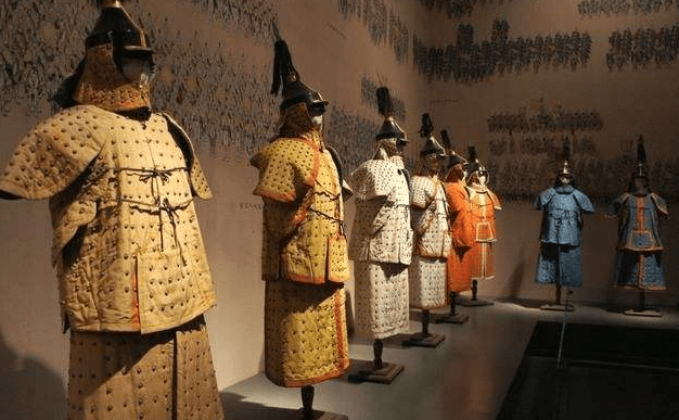 清朝士兵有些穿"兵"字服,有些却穿"勇"字服,这一字差在哪?