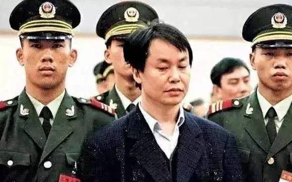 张子强被枪决后,团伙中一位18岁美女,现今开豪车住!