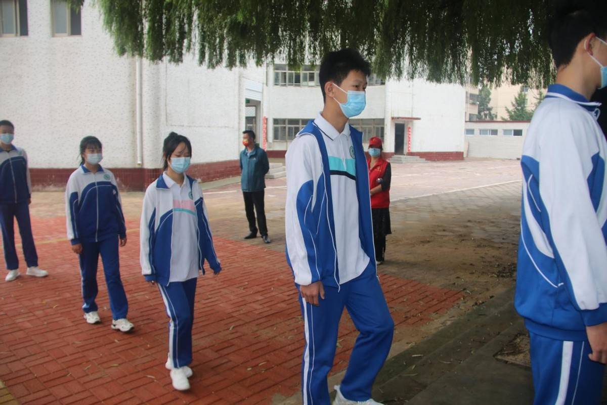 濮阳市第八中学开展秋季开学疫情防控应急演练