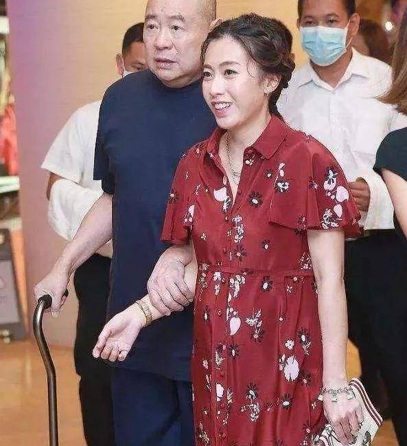 原创刘銮雄为何不娶李嘉欣关之琳偏钟情相貌平平的娱记甘比