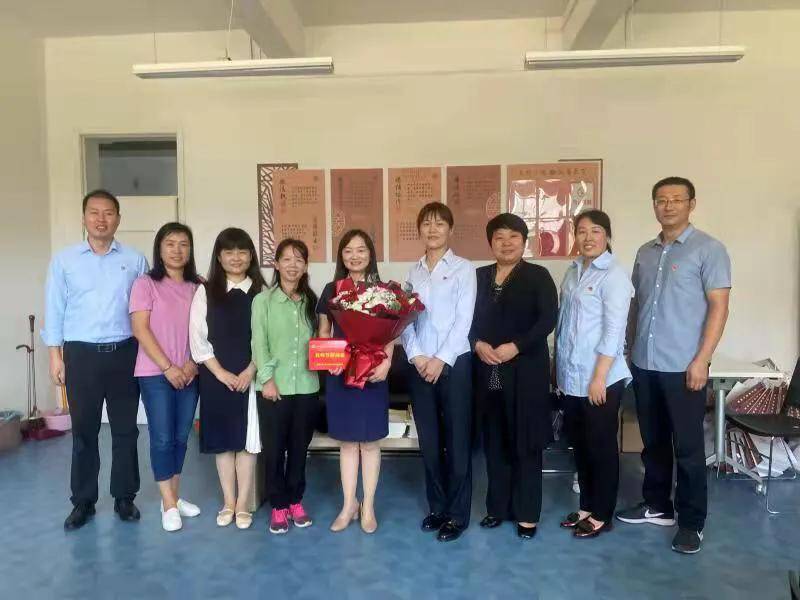 渭南市总工会在临渭区开展第37个教师节走访慰问活动