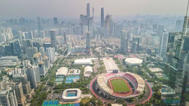 航拍广州,中信大厦像会隐身一样,珠江新城cbd夜色超美