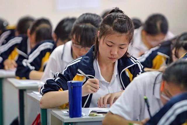家长和学生切勿为一时之利而做出错误的选择,学生只有扎扎实实走好