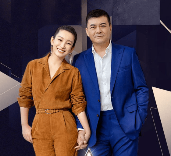 两人新婚刚几个月,王新军的父亲和弟弟就相继离世,他和妻子秦海璐只能