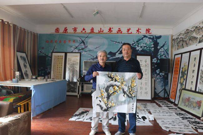 宁夏固原六盘山书画院邀请书画名家挥毫泼墨展风采