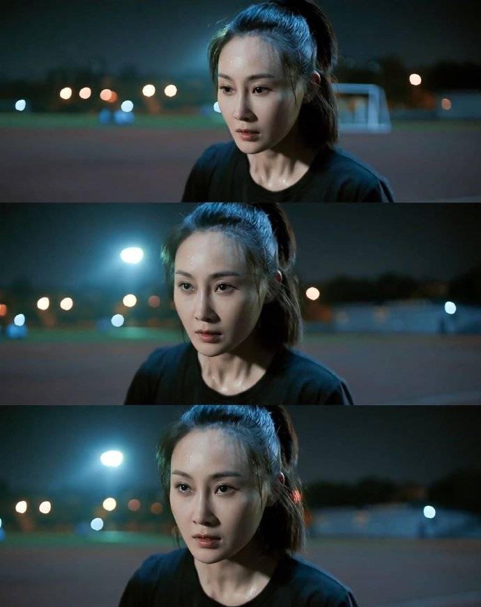 角落内,犯罪无时无刻都在上演,《玫瑰行者》捕捉到了城市阴暗面的细节