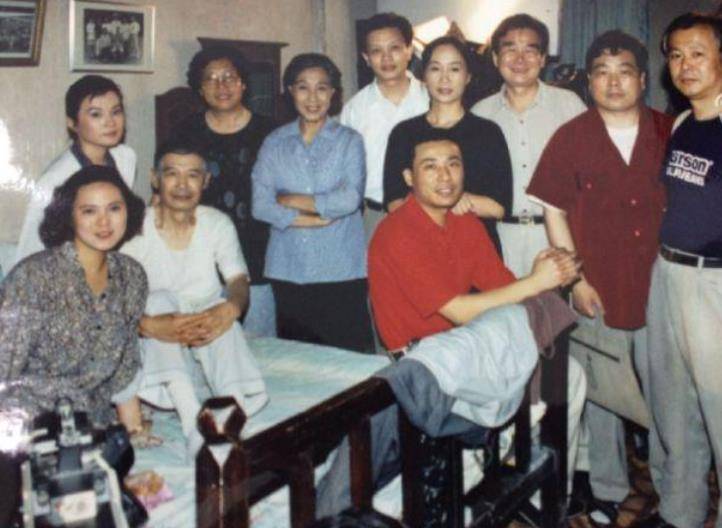国家一级演员吴冕:为爱跨越2000公里,与丈夫恩爱43年形影不离