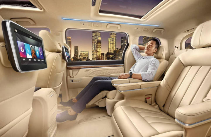 新一代国产"商务车", 车长5米 太空舱座椅, 丐版就有8个挡