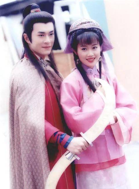 原创梁小冰:从阿珂到青青,20年前古装扮相"美到哭",吊打当红小花