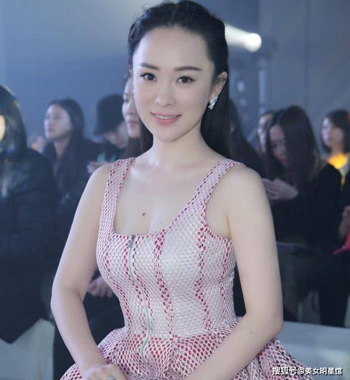 41岁霍思燕,容颜美丽身材饱满,魅力真是挡不住啊!