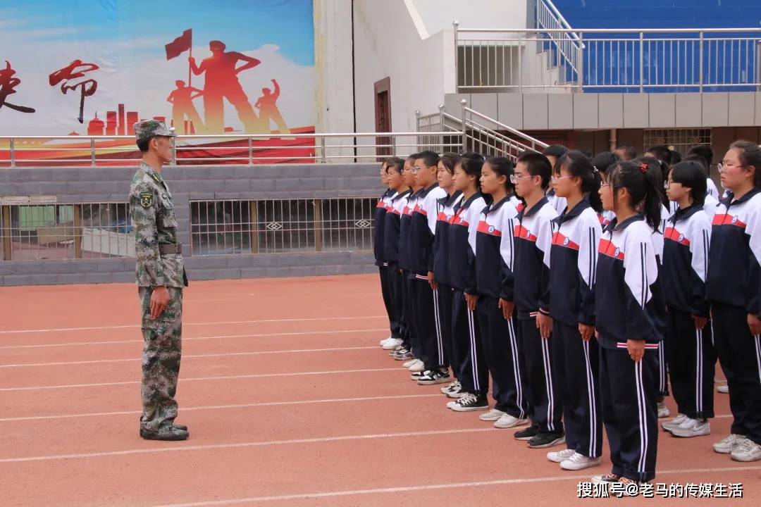 沙场秋点兵少年展风华靖远四中举行2021级高一军训会操表演