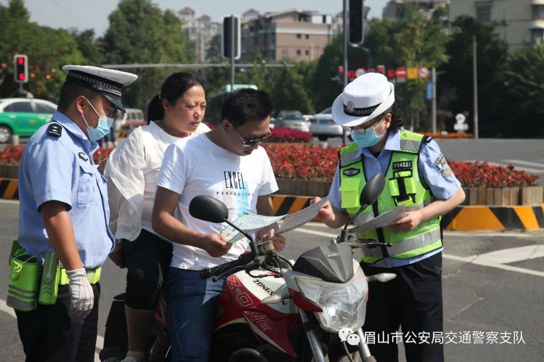 眉山交警投入警力1973人次,警车608辆次守护中秋小长假