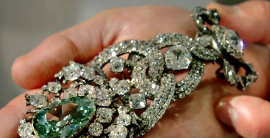 欧洲最大的珍宝馆,珍藏着无数珠宝,还把最大的天然绿钻收入囊中