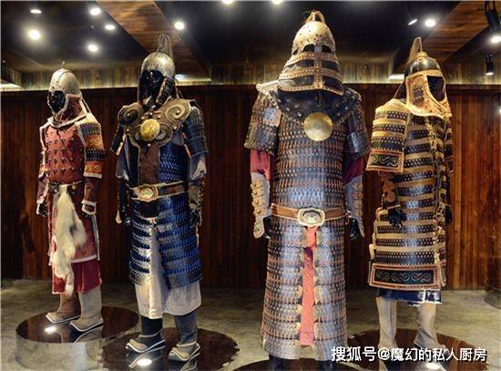 很庆幸这件连衣裙铠甲能保存至今,不然说破了天都不会有人相信有"