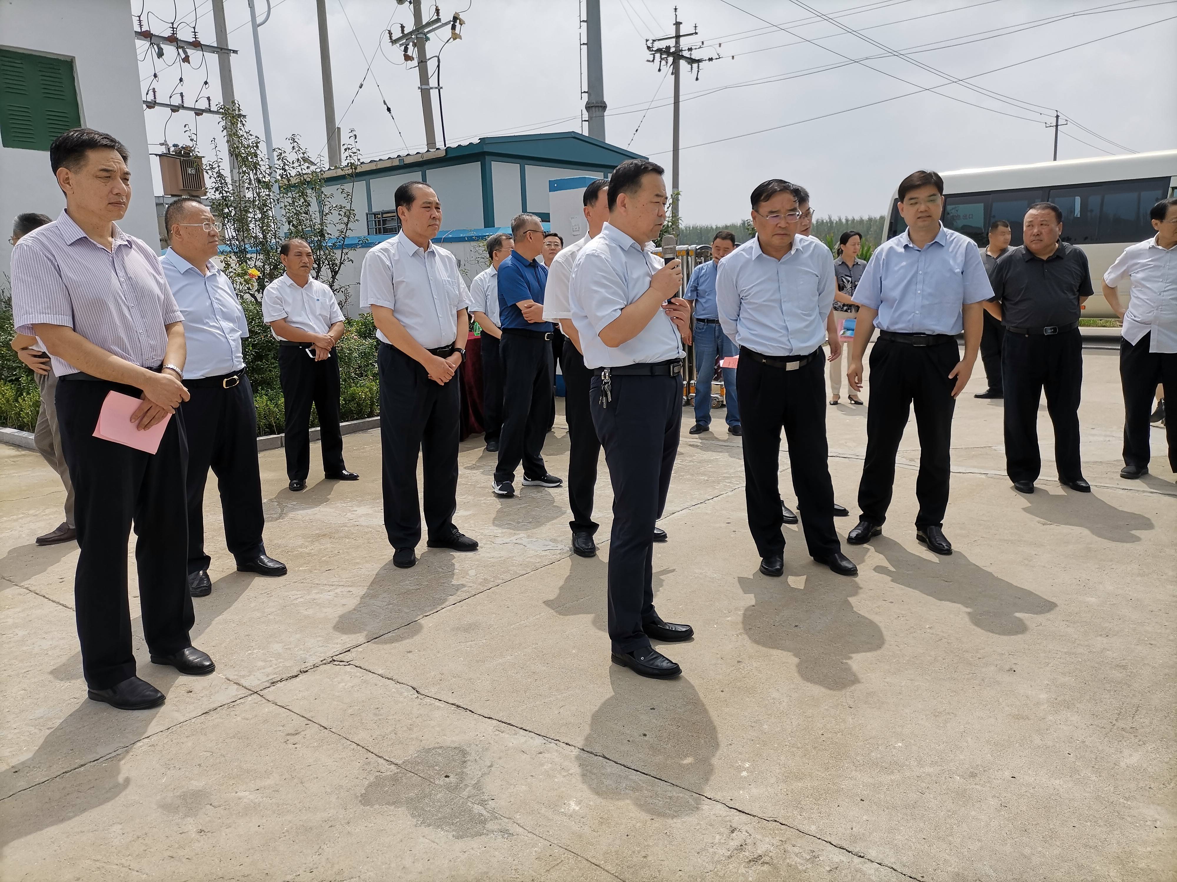 9月3日,泰安市人大常委会副主任曹步山带领视察组到