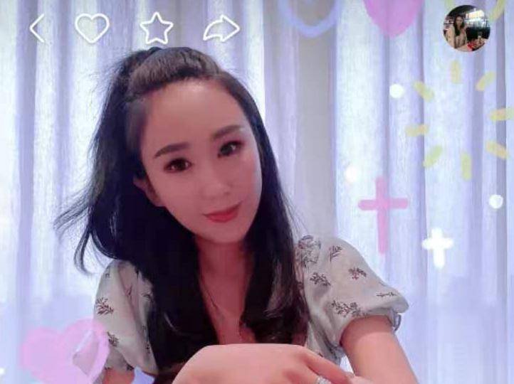 原创网红大鹏gg宣布离婚,与老婆结束5年情,把家里婚纱照丢进垃圾桶