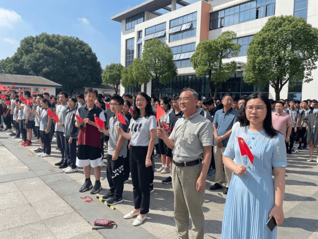 祖国 我想对你说—苏州工业园区莲花学校举行"迎国庆"升旗仪式