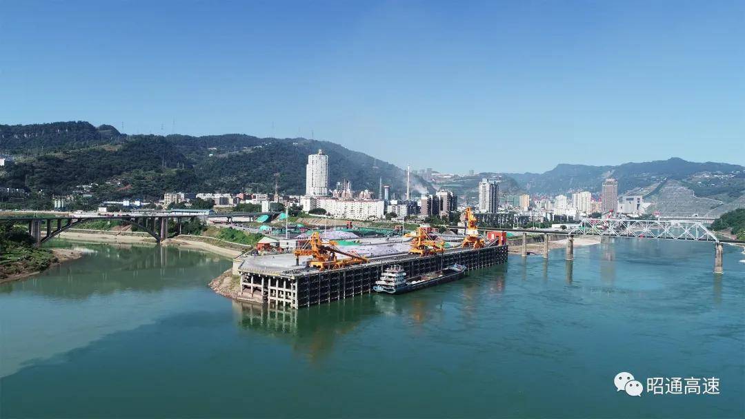 万里长江第一港水富港,有望成为云南第一个"铁公水 多式联运内陆港口