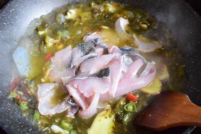 原创家常版的酸菜鱼制作简单味道酸辣开胃太下饭了