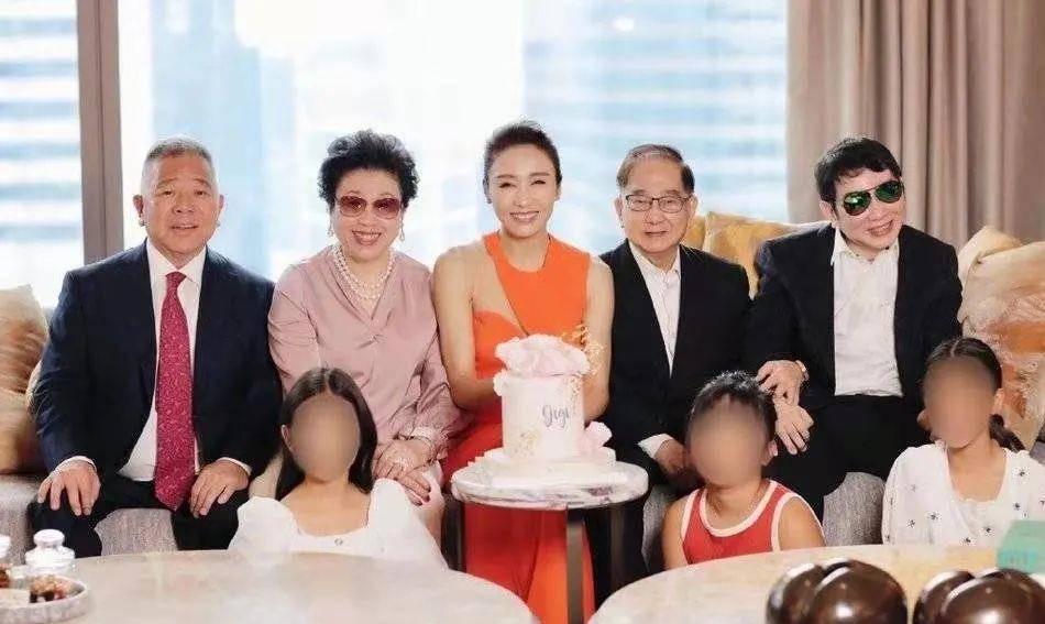 曾是一代玉女!女星嫁小10岁屠洪刚,近况曝光,十分憔悴