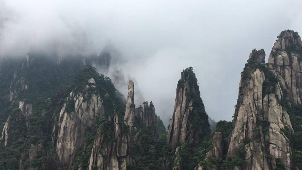 原创中国最险的四座山峰,华山只能排第二,第一名很多人倒贴钱都不去
