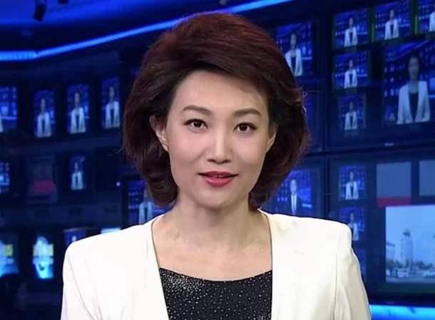 李梓萌是央视《新闻联播》主持人中最年轻的女主播,她主持了13年央视