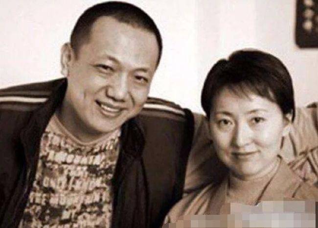 根据媒体报道陈晓旭生前和前夫毕彦君曾有一子,名叫廖宇靖,已经20多