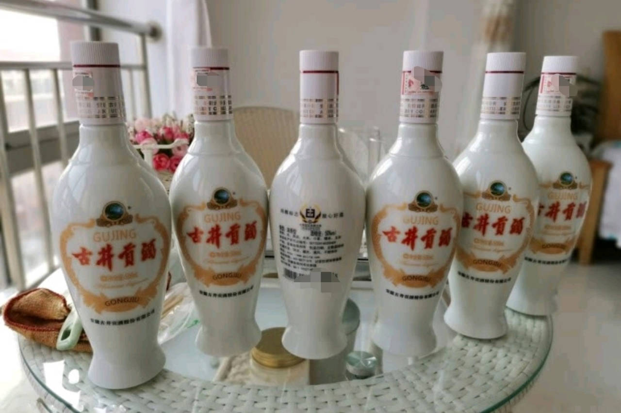 古井贡这一瓷瓶白酒其实是100纯粮食酒可惜很多人看不上