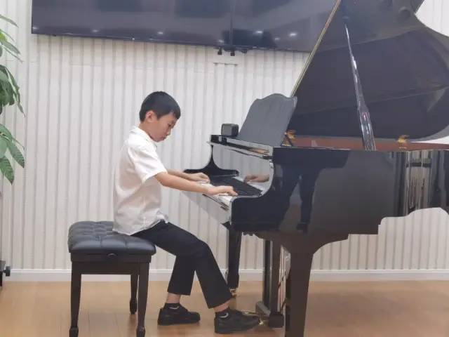 刘皓轩音乐是思维着的声音钢琴让我的童年有着不一样的精彩