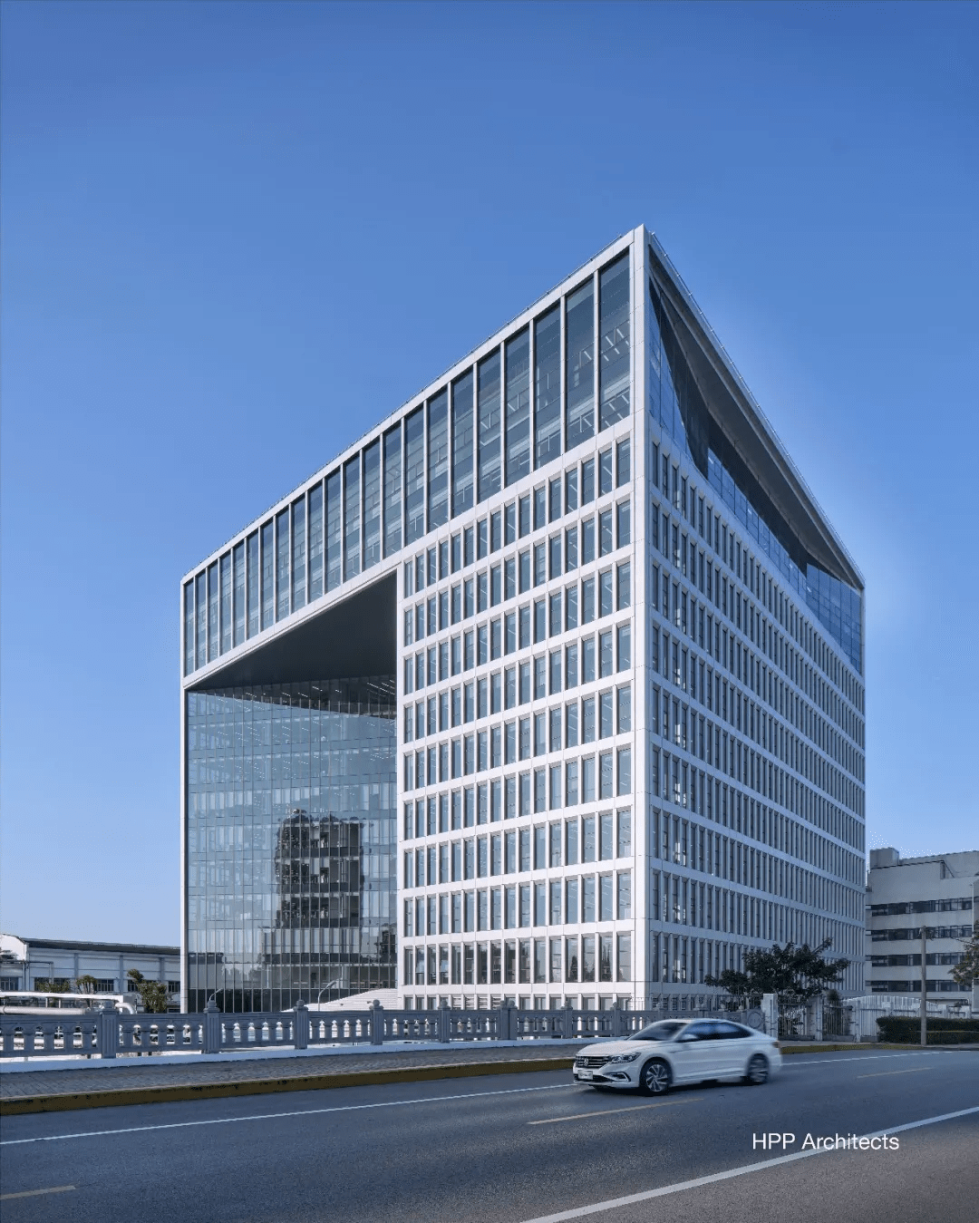 上海上汽大众技术中心正式启用建筑以企业门户形象为主体