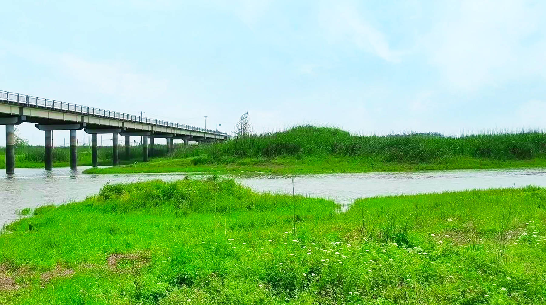 原创绿水蓝天青草地,打卡湖北武汉郊区黄丝河,宛若油画里的场景