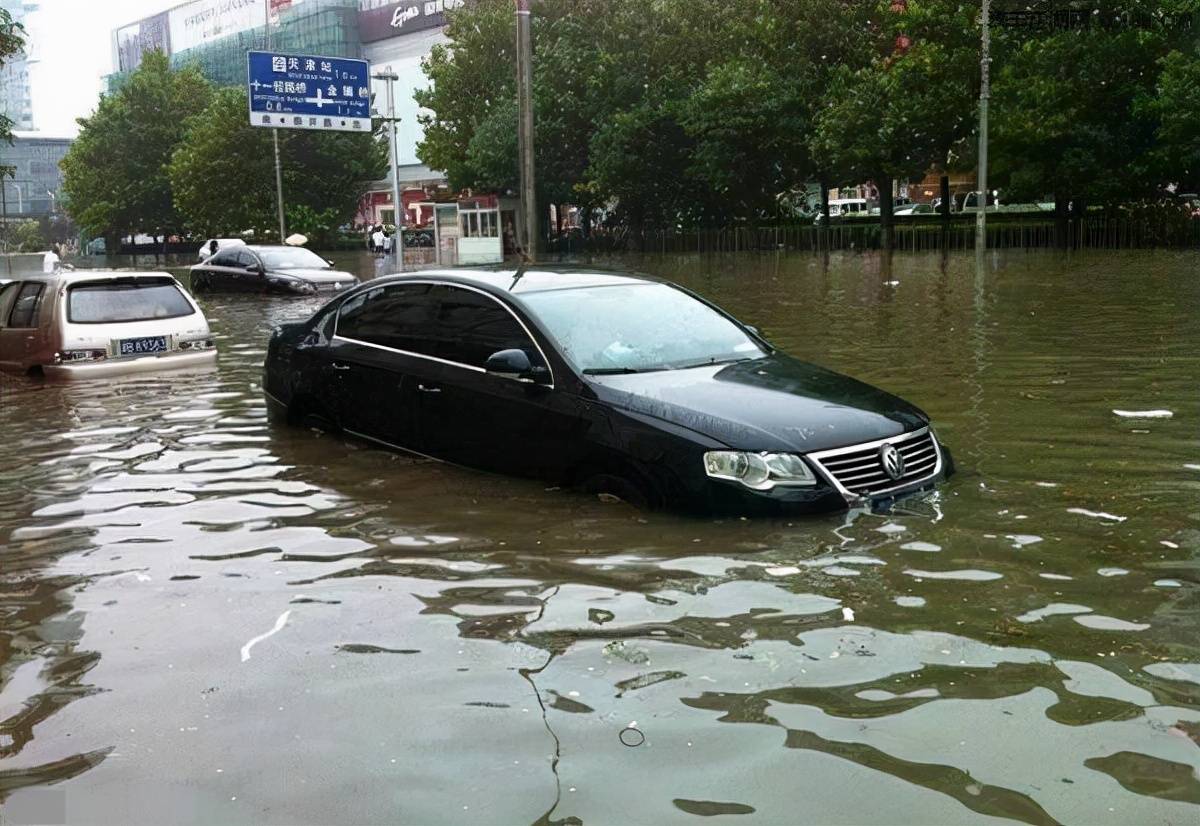 路面积水不可怕,涉水熄火才可怕!