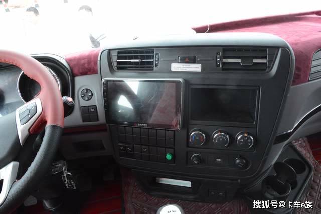 龙擎国六动力 超高顶双卧驾驶室 东风天锦kr plus内饰