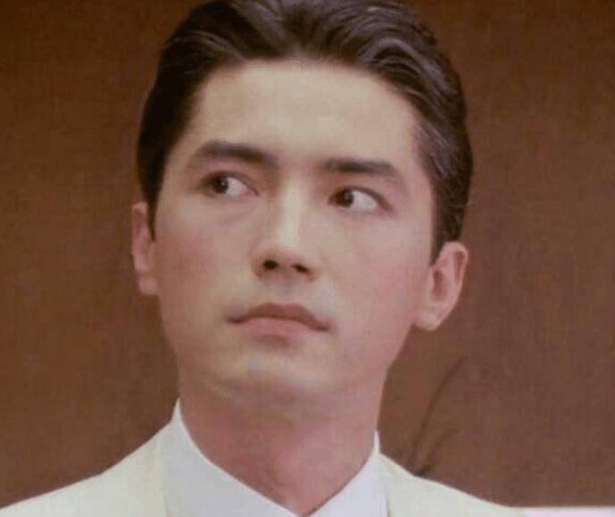 "亚洲第一美男"尊龙,68岁无父母无妻儿,仅有一狗相伴