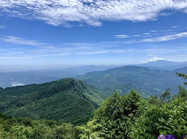 「周公山」幽静安逸的圣地_雅安