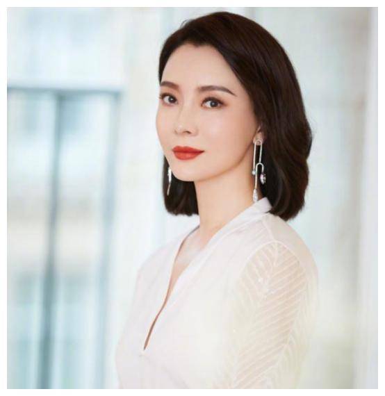 她们惊艳了时光,15位湖北籍女星,个个明艳大气,没有傻