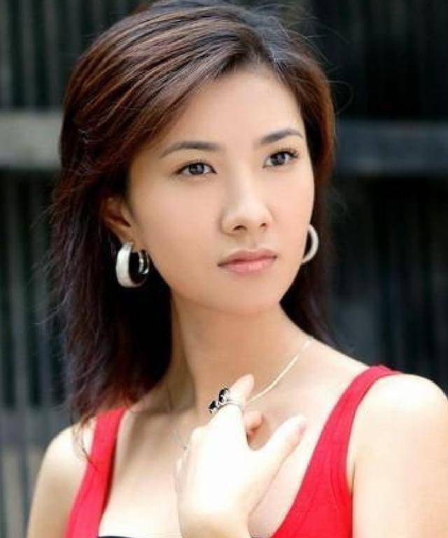 双喜临门!边潇潇38岁生日官宣喜讯,晒二胎萌照庆满月