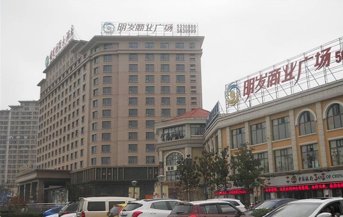 这座大型商场就是位于南京市雨花台区玉兰路上的"明发商业广场",可能