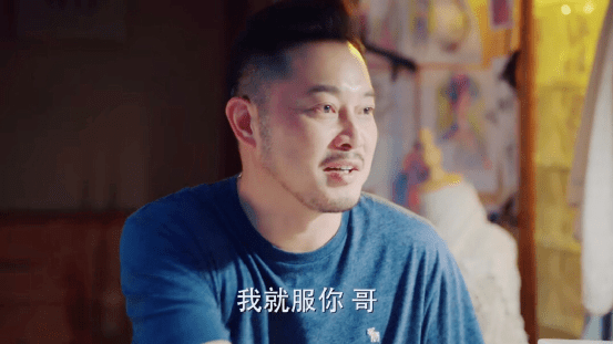 就在昨天,媒体拍到一张孙红雷和妻子同框散步的照片.