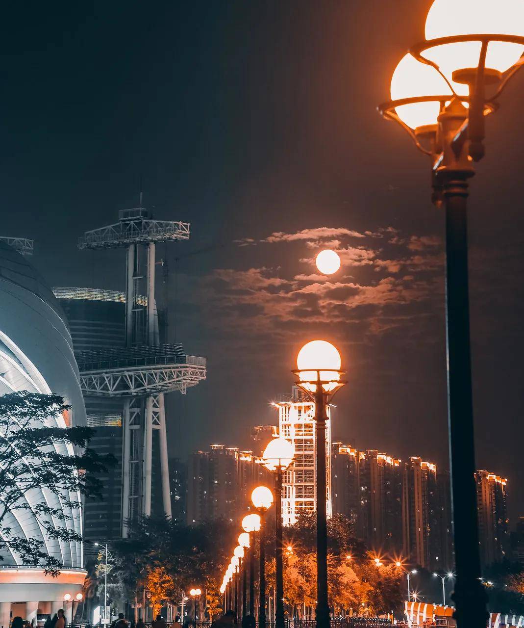 刷屏朋友圈的100个最美月亮,美哭了!今天想借你3分钟