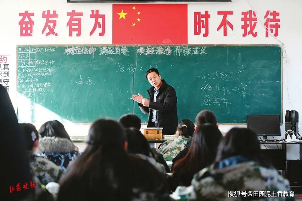 张俊成从北大保安到职校校长逆袭人生靠自我教育努力奋斗