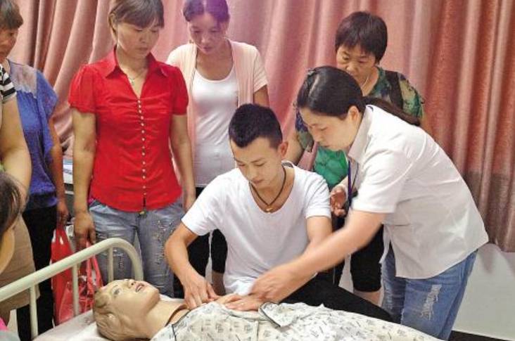宝妈偷偷找男催乳师,宝爸发现后怒不可遏,宝妈的回怼!