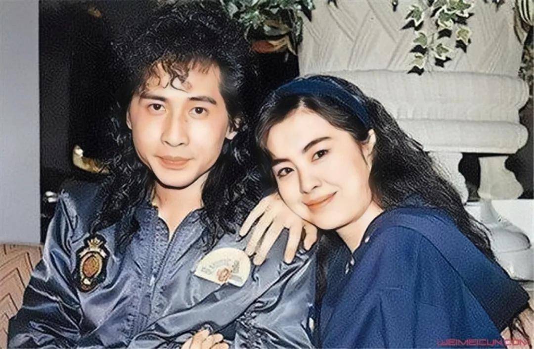 他们也曾被很多人看好,据说齐秦的《外面的世界》,就是为王祖贤写的.