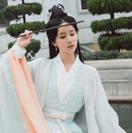 原以为陈都灵很美了,看到罗云熙造型,才知道长月无烬选角不简单_人物