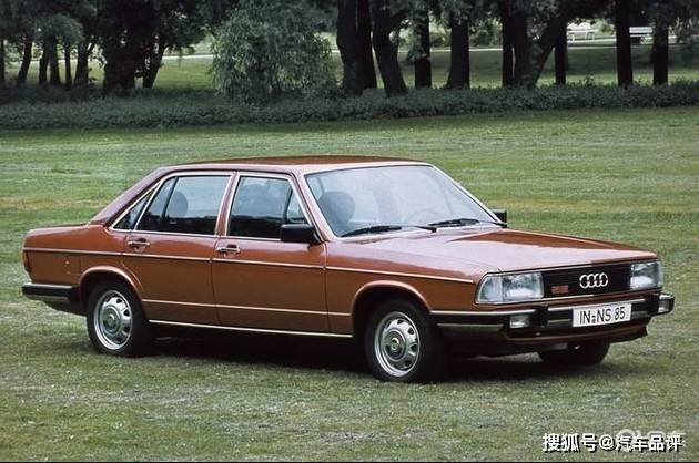 奥迪开始就采用四环徽标,它象征着奥迪,小奇迹(dkw,霍希(horch)和