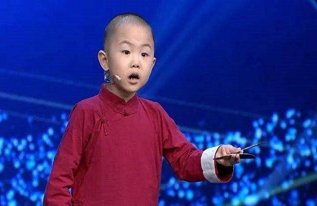 3岁上春晚,为父母挣数百万的张峻豪,如今为何没有任何