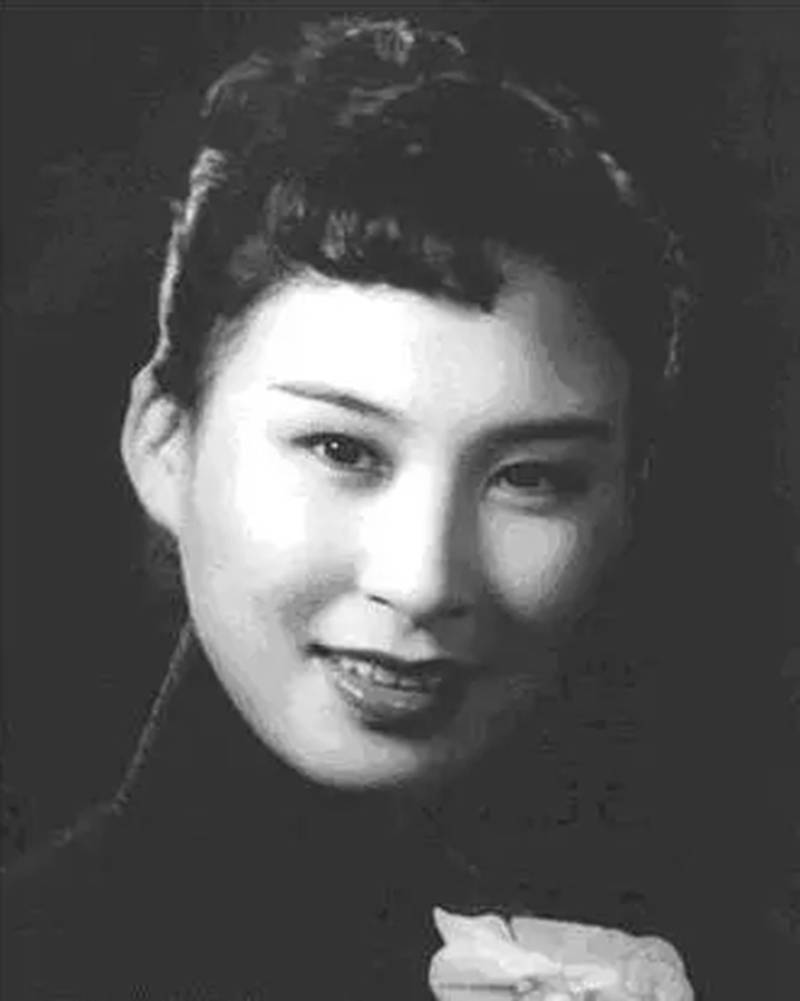 她在《小城之春》与李纬演感情戏,今102岁,成电影"活"