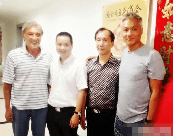 石天因癌症低调去世,儿子回国陪伴遵从其遗愿,商会将